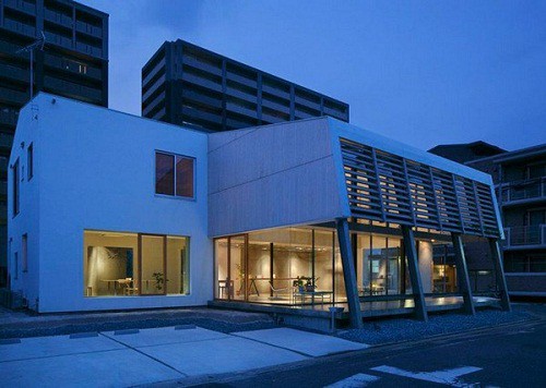 Fachada de edificio de exhibición con diseño Japonés